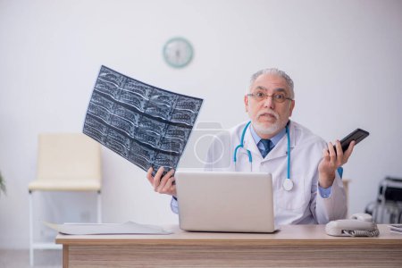 Photo for Old doctor radiologist working at the hospital - Royalty Free Image