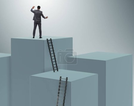 Foto de El empresario escalando bloques en desafío concepto de negocio - Imagen libre de derechos