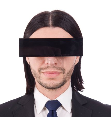 Téléchargez les photos : Homme avec une couverture noire sur les yeux - en image libre de droit