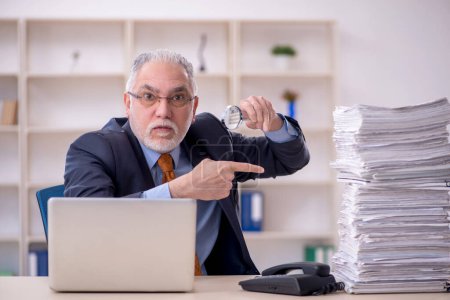 Photo for Old male employee and too much work at workplace - Royalty Free Image
