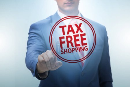 Téléchargez les photos : Concept de shopping hors taxes avec l'homme d'affaires - en image libre de droit