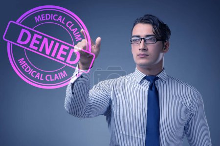 Téléchargez les photos : Concept of denying the medical insurance claim - en image libre de droit