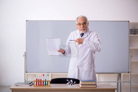 Photo for Old chemistry teacher in the classroom - Royalty Free Image