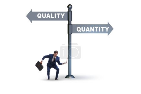 Téléchargez les photos : Concept of trade-off between quality and the quantity - en image libre de droit