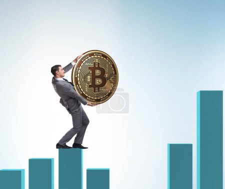 Foto de El hombre de negocios que sostiene bitcoin en concepto blockchain criptomoneda - Imagen libre de derechos