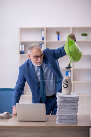 Photo for Old businessman employee in remuneration concept - Royalty Free Image