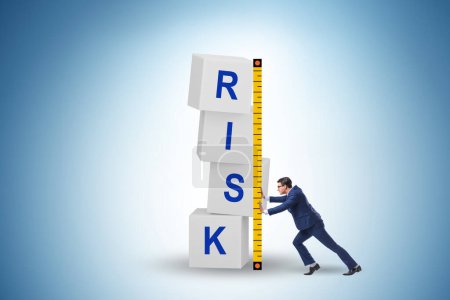 Téléchargez les photos : Mesure des risques et concept d'évaluation - en image libre de droit