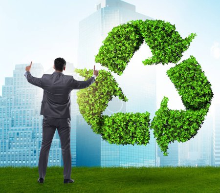 Foto de El empresario en el reciclaje del concepto ecológico - Imagen libre de derechos
