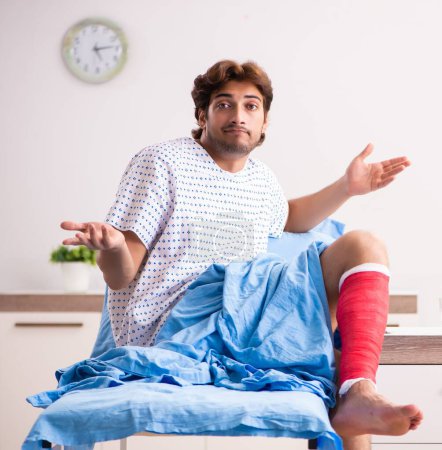 Photo for The injured man waiting treatment in the hospital - Royalty Free Image