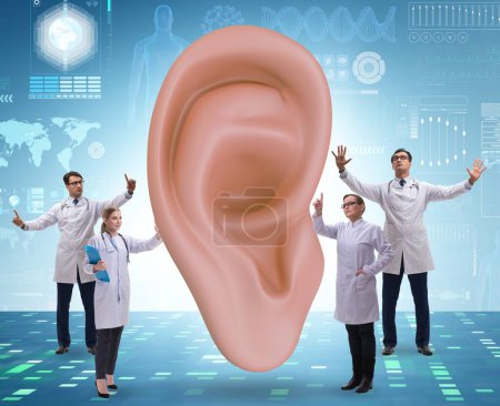 Foto de El médico examinando el oído gigante en concepto médico - Imagen libre de derechos