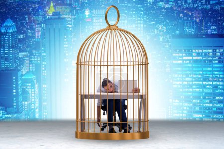 Téléchargez les photos : Homme d'affaires pris dans la cage dans le concept d'entreprise - en image libre de droit