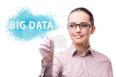 Téléchargez les photos : Concept Big Data avec des personnes appuyant sur des boutons virtuels - en image libre de droit