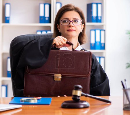 Foto de The middle-aged female doctor working in courthouse - Imagen libre de derechos