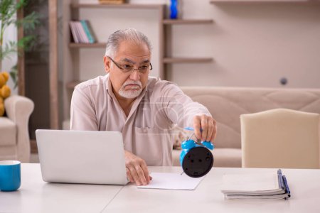 Photo for Old boss employee working from home during pandemic - Royalty Free Image