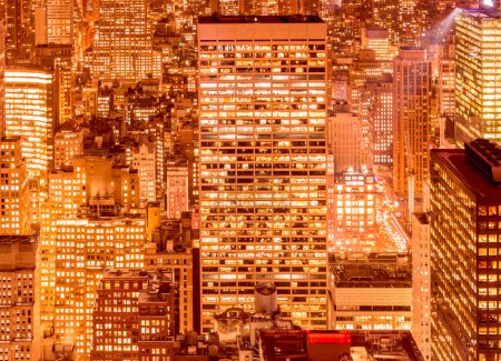 Foto de La vista nocturna de Nueva York Manhattan durante el atardecer - Imagen libre de derechos