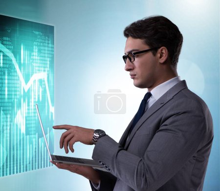Téléchargez les photos : The businessman in futuristic stock trading concept - en image libre de droit