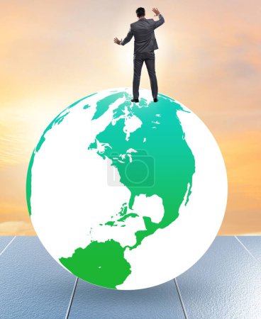 Téléchargez les photos : L'homme d'affaires au sommet du monde - en image libre de droit