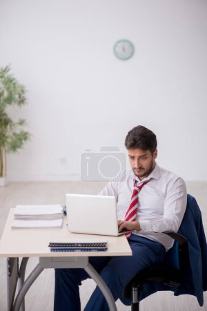 Photo for Young employee working in the office - Royalty Free Image