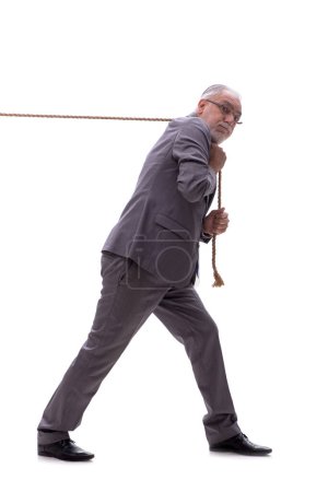 Téléchargez les photos : Vieil employé masculin avec corde isolée sur blanc - en image libre de droit