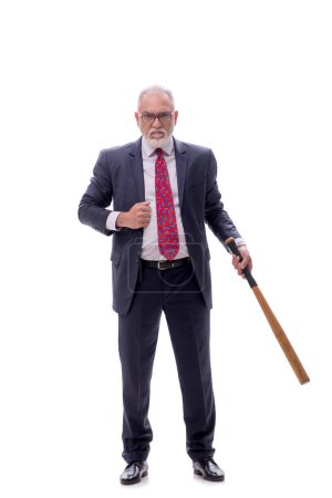 Téléchargez les photos : Vieux patron tenant batte de baseball isolé sur blanc - en image libre de droit
