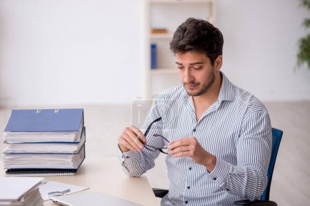 Photo for Young employee working in the office - Royalty Free Image