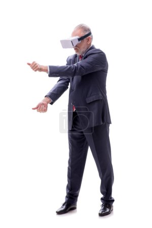 Foto de Empresario con gafas virtuales aisladas en blanco - Imagen libre de derechos