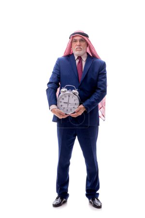 Foto de Antiguo jefe árabe aislado en blanco en concepto de gestión del tiempo - Imagen libre de derechos