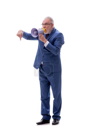Téléchargez les photos : Vieux patron tenant mégaphone isolé sur blanc - en image libre de droit