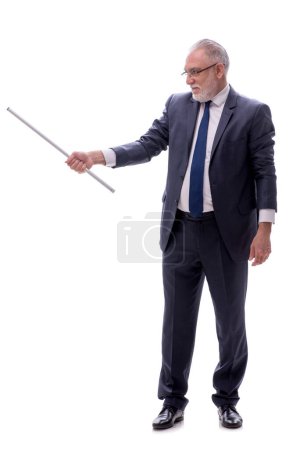 Téléchargez les photos : Homme d'affaires âgé tenant bâton de métal isolé sur blanc - en image libre de droit