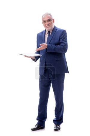 Téléchargez les photos : Ancien patron avec ordinateur isolé sur blanc - en image libre de droit