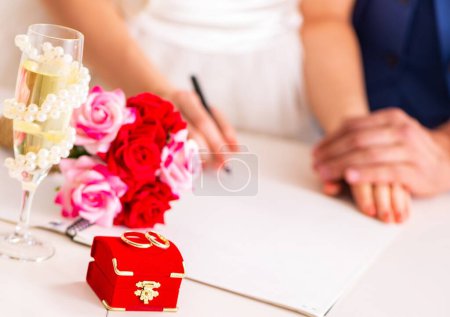 Foto de La ceremonia de boda con la esposa y el marido - Imagen libre de derechos