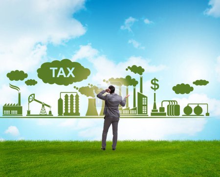 Téléchargez les photos : Homme d'affaires dans le concept de taxe carbone - en image libre de droit