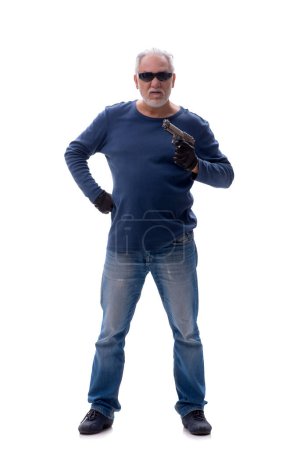 Foto de Viejo ladrón sosteniendo pistola aislado en blanco - Imagen libre de derechos