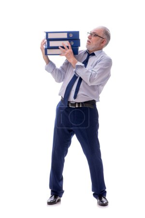 Foto de Viejo empleado sosteniendo papeles aislados en blanco - Imagen libre de derechos