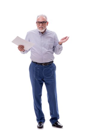 Téléchargez les photos : Vieux patron lecture papier isolé sur blanc - en image libre de droit
