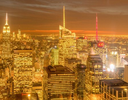 Téléchargez les photos : New York - 20 DÉCEMBRE 2013 : Vue du Lower Manhattan le 20 décembre à New York, USA. New York a l'une des meilleures vues de la nuit - en image libre de droit