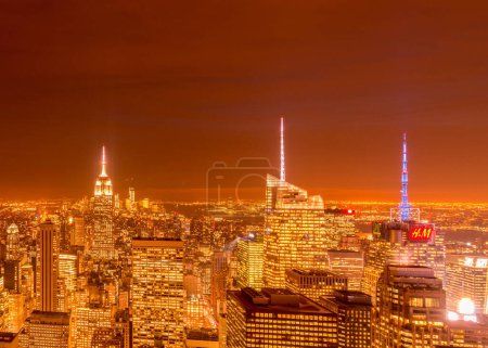 Téléchargez les photos : New York - 20 DÉCEMBRE 2013 : Vue du Lower Manhattan le 20 décembre à New York, USA. New York a l'une des meilleures vues de la nuit - en image libre de droit