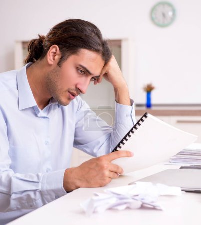 Photo for Young businessman working at home - Royalty Free Image