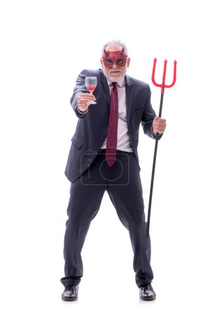 Téléchargez les photos : Diable homme d'affaires tenant trident isolé sur blanc - en image libre de droit