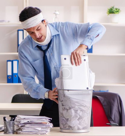 Photo for The young injured male employee working in the office - Royalty Free Image