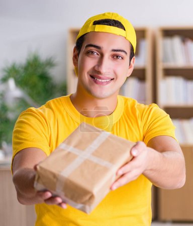 Photo for The delivery man delivering parcel box - Royalty Free Image