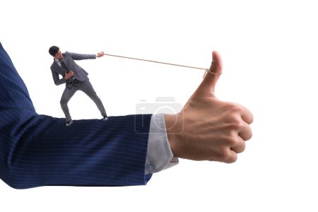 Téléchargez les photos : Homme d'affaires tirant la corde dans le concept d'approbation - en image libre de droit