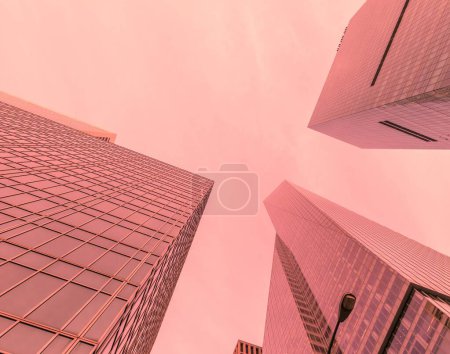 Téléchargez les photos : Les gratte-ciel de New York vew de niveau de la rue - en image libre de droit