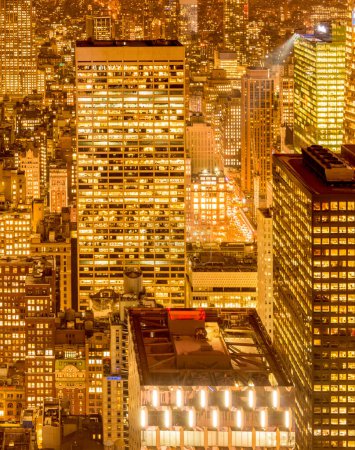 Foto de La vista nocturna de Nueva York Manhattan durante el atardecer - Imagen libre de derechos