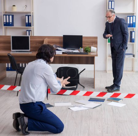 Photo for The forensic investigator investigating theft in the office - Royalty Free Image