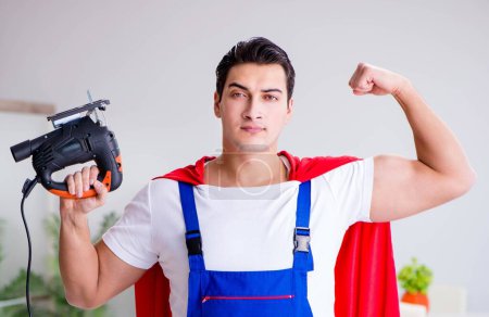 Téléchargez les photos : Le réparateur de super-héros avec des outils dans le concept de réparation - en image libre de droit