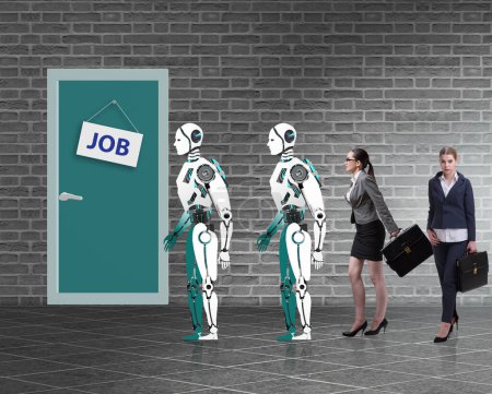Foto de La mujer hombre y robot compitiendo por puestos de trabajo - Imagen libre de derechos