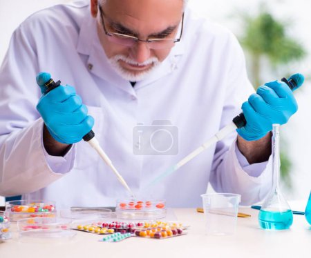 Photo for Old chemist working in the lab - Royalty Free Image