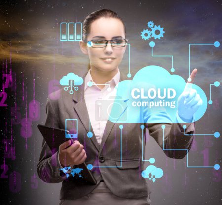 Foto de El concepto de computación en la nube con botones de mujer - Imagen libre de derechos