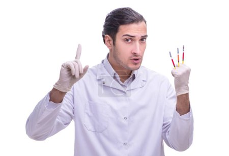 Téléchargez les photos : Le jeune beau médecin avec seringue isolée sur blanc - en image libre de droit